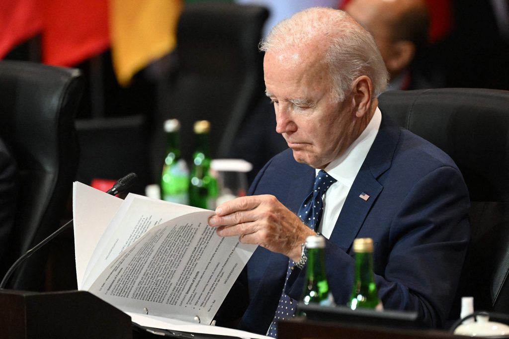 Başkan Joe Biden, 15 Kasım'da Endonezya'nın tatil adası Bali'deki Nusa Dua'da düzenlenen G-20 Zirvesi'nin oturum aralarında Küresel Altyapı ve Yatırım için Ortaklık konulu bir etkinliğe katıldı.