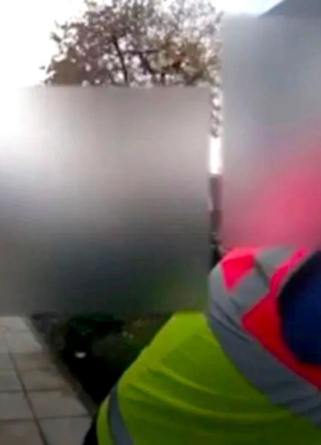60 yaşındaki kargocu, siparişi almak için kapıyı açan kadını öpmeye çalıştı