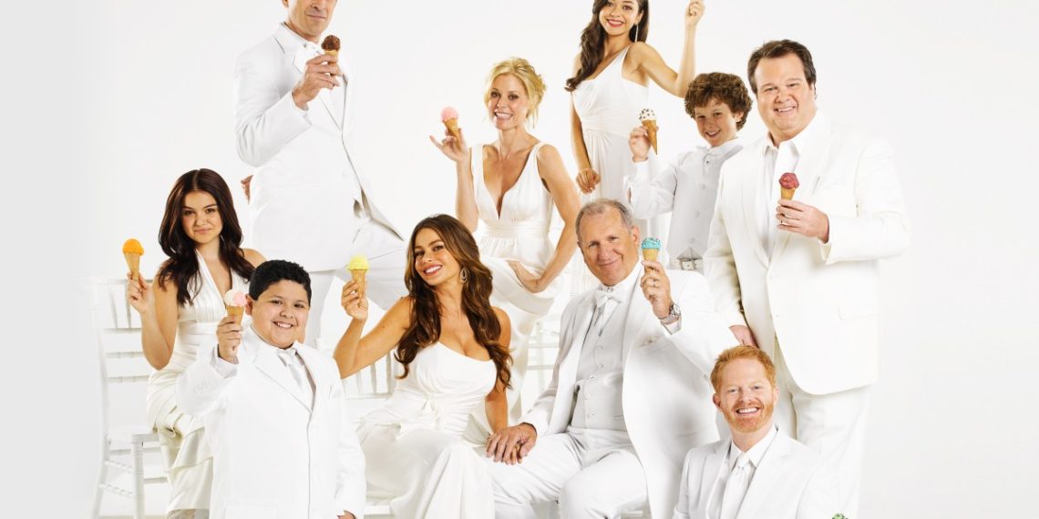 Dizipal Full HD Modern Family 9. sezon 5. bölüm Türkçe altyazı full HD izle!