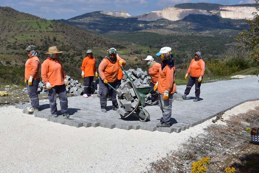 Typ'liler sürekli ve güvenceli iş istiyor | Ekmek ve Gül