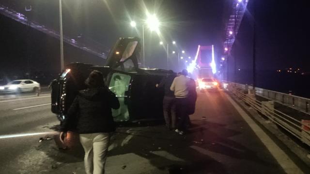 Fatih Sultan Mehmet Köprüsü'nde zincirleme kaza! Takla atan araç alev aldı, yaralılar var