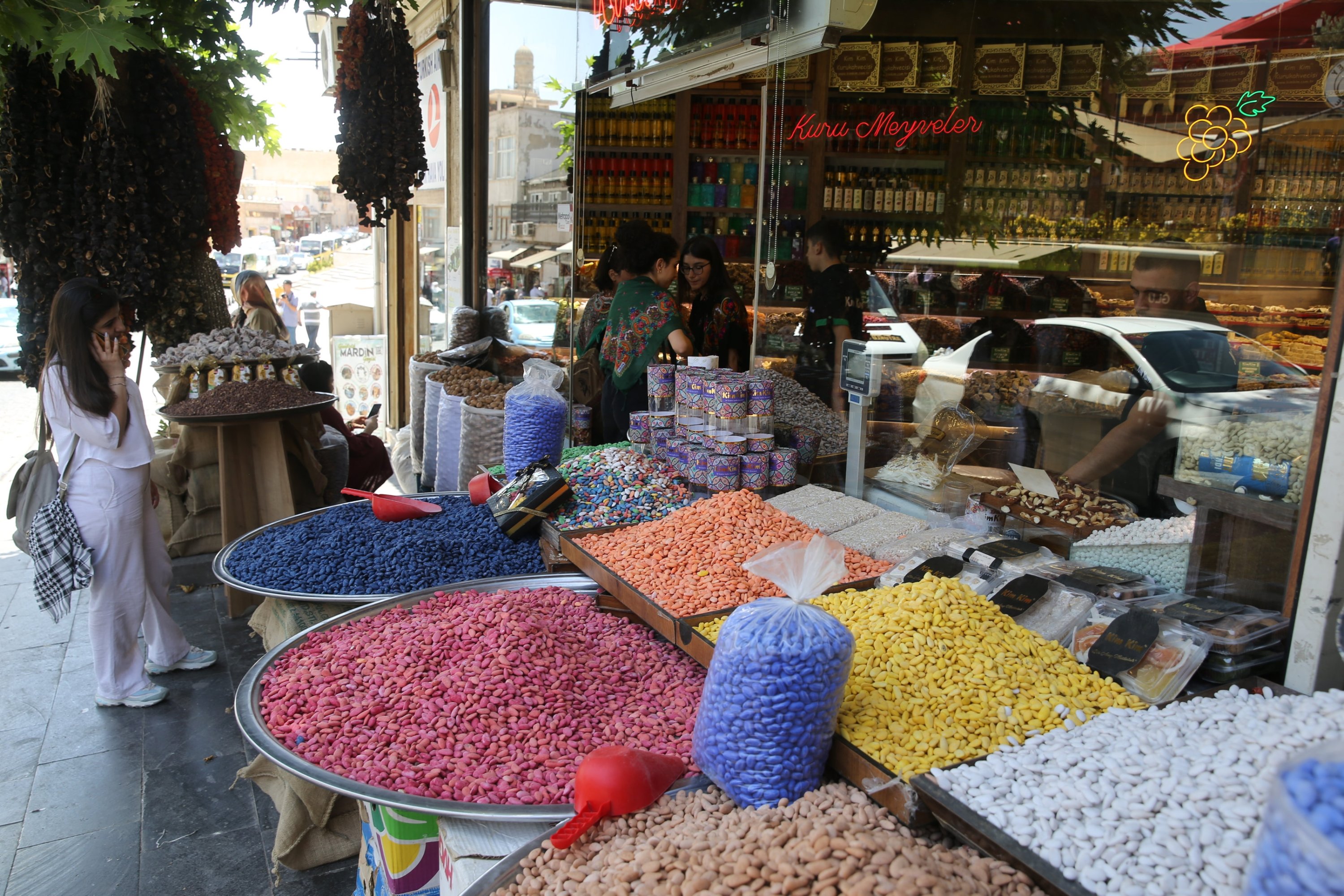 Kültür şehri Mardin'de bir baharat ve kuruyemiş pazarı, Türkiye, 13 Eylül 2023. (AA Fotoğraf)