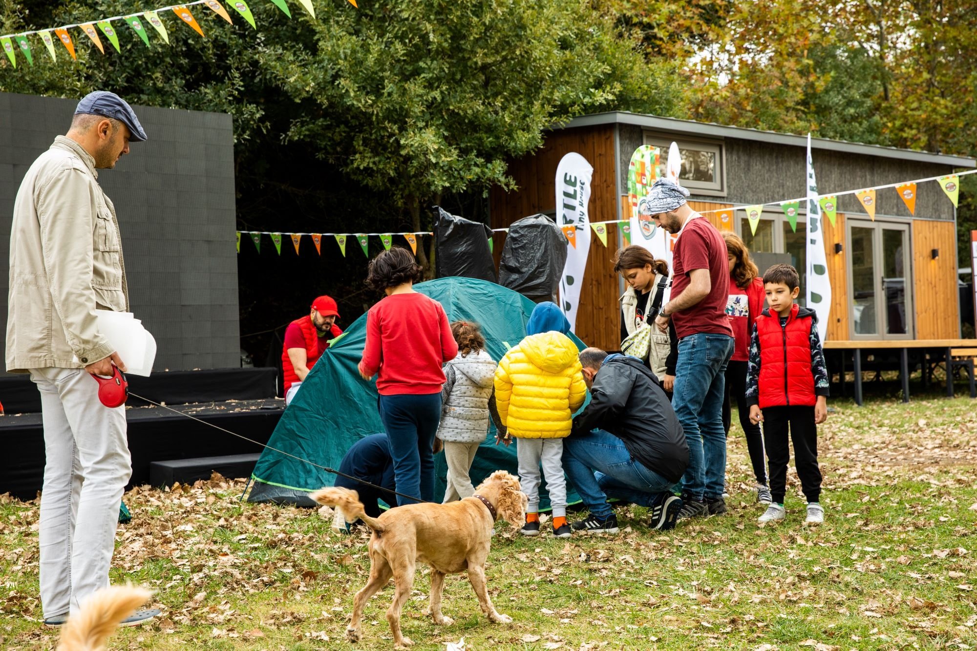 4. İstanbul Karavan Festivali'nde katılımcılar çadır kurdu, Türkiye, 5 Ekim 2023. (Fotoğraf: İstanbul Karavan Festivali)