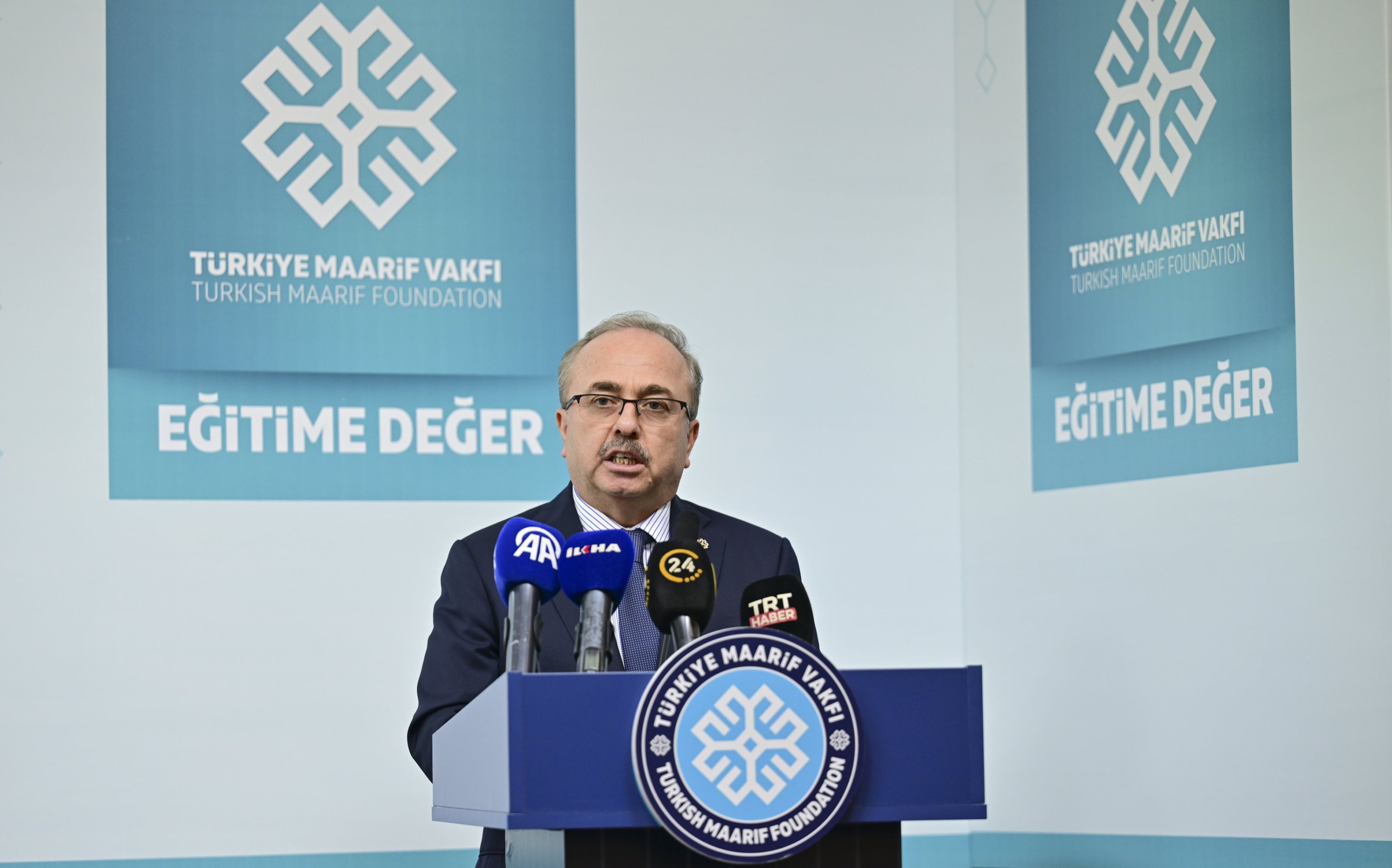 Maarif Vakfı Başkanı Birol Akgün, 5 Ocak 2024'te İstanbul'da düzenlenen törende konuşuyor. (Maarif Vakfı'nın izniyle)