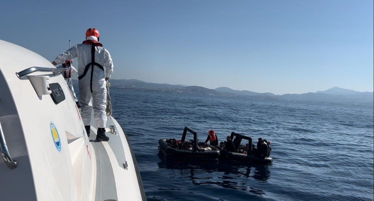 Yunanistan'ın geri ittiği düzensiz göçmenler, Türkiye'nin batısındaki Aydın ilinde kurtarıldı.  2 Mayıs 2024. (IHA Fotoğrafları)